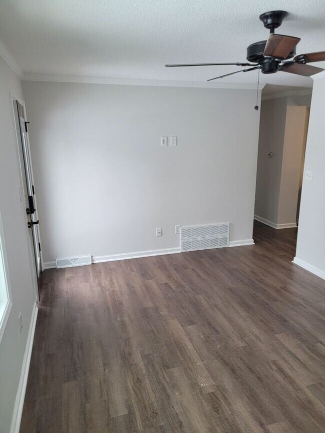 Building Photo - 3 Bedroom 2 Bath Camanche IA 815-275-3632