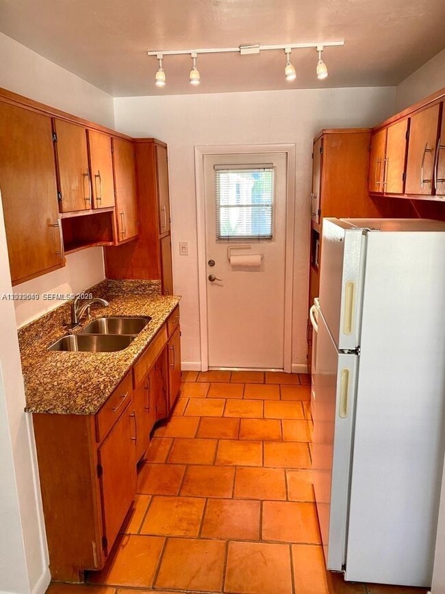 Building Photo - 6565 Santona St