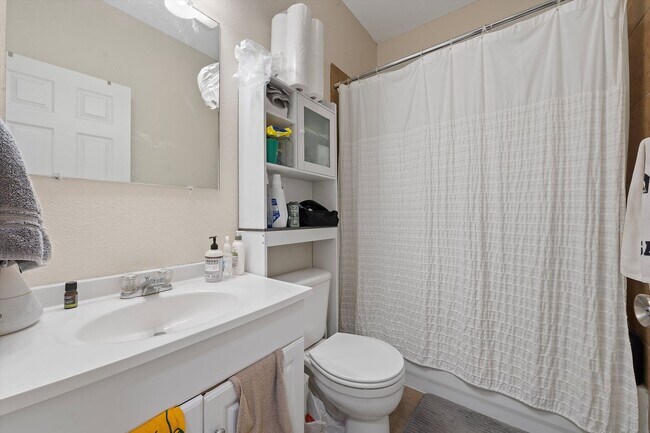 Building Photo - 1425 James Ave