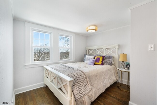 Building Photo - 11 Longview Trail E