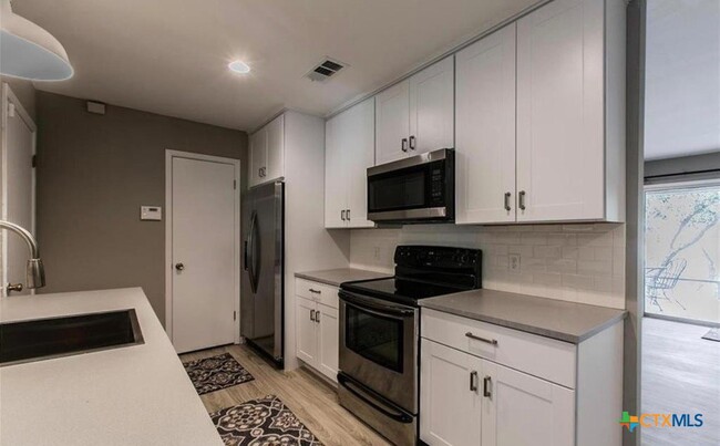 Building Photo - 5310 Lakeaire Blvd