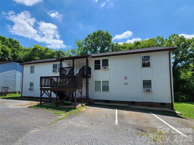 Building Photo - 667 Faith Dr SW