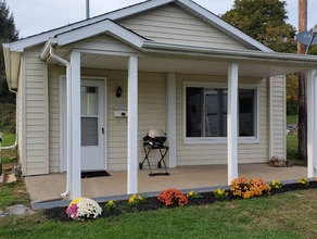 Building Photo - 4020 Bay Rd