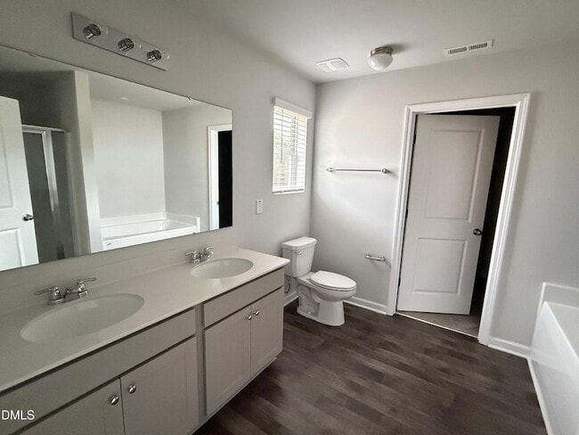 Building Photo - 289 Greenbay St