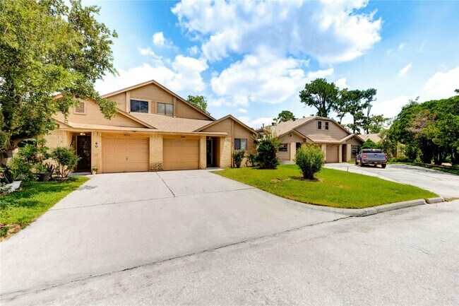Building Photo - 5255 Beaverbrook Dr