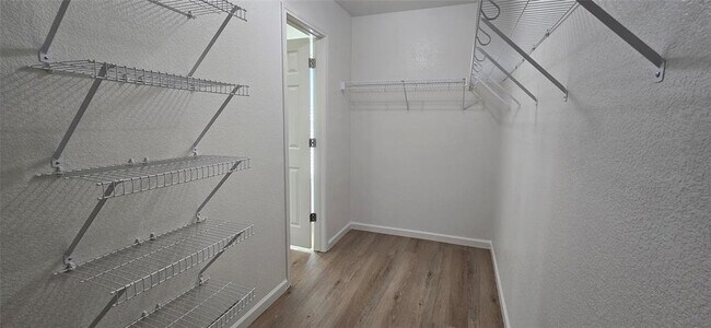 Building Photo - 606 Lakemont Dr
