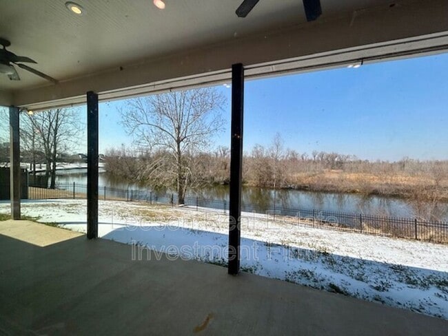 Building Photo - 2912 Paradise Dr