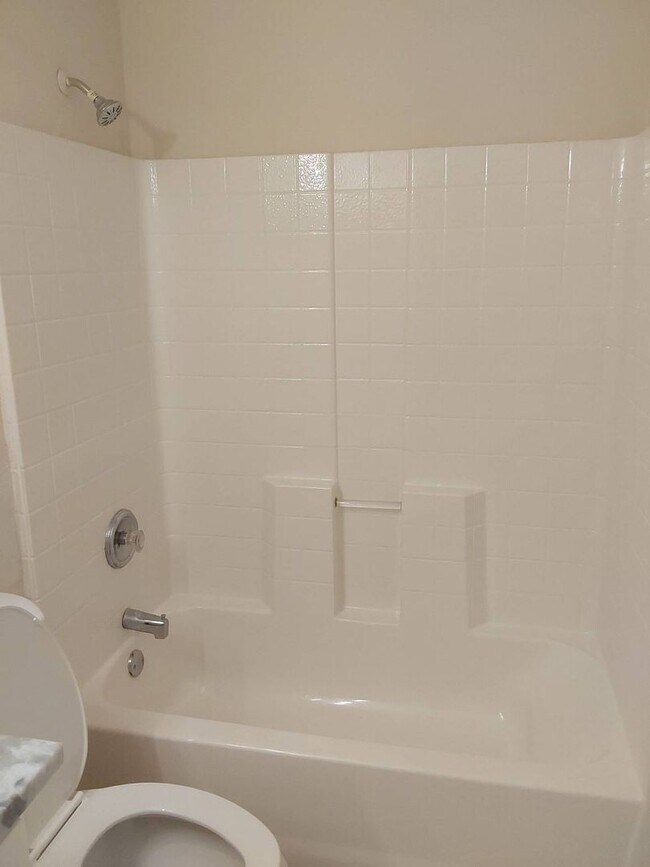 Building Photo - Beautiful 4-Bedroom, 2-Bath Home with 2-Ca...
