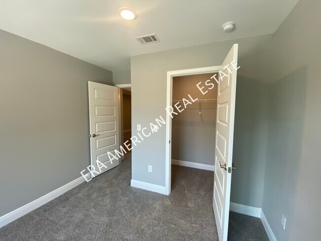 Building Photo - 953 Skylark Rd