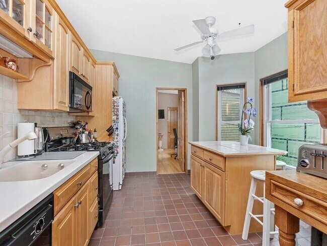 Building Photo - 50 Green St