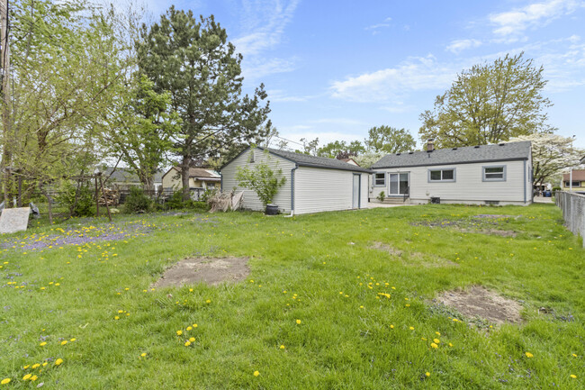 Building Photo - 32119 Glen Ave