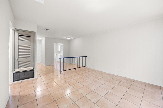 Building Photo - 903 N Meadows Dr