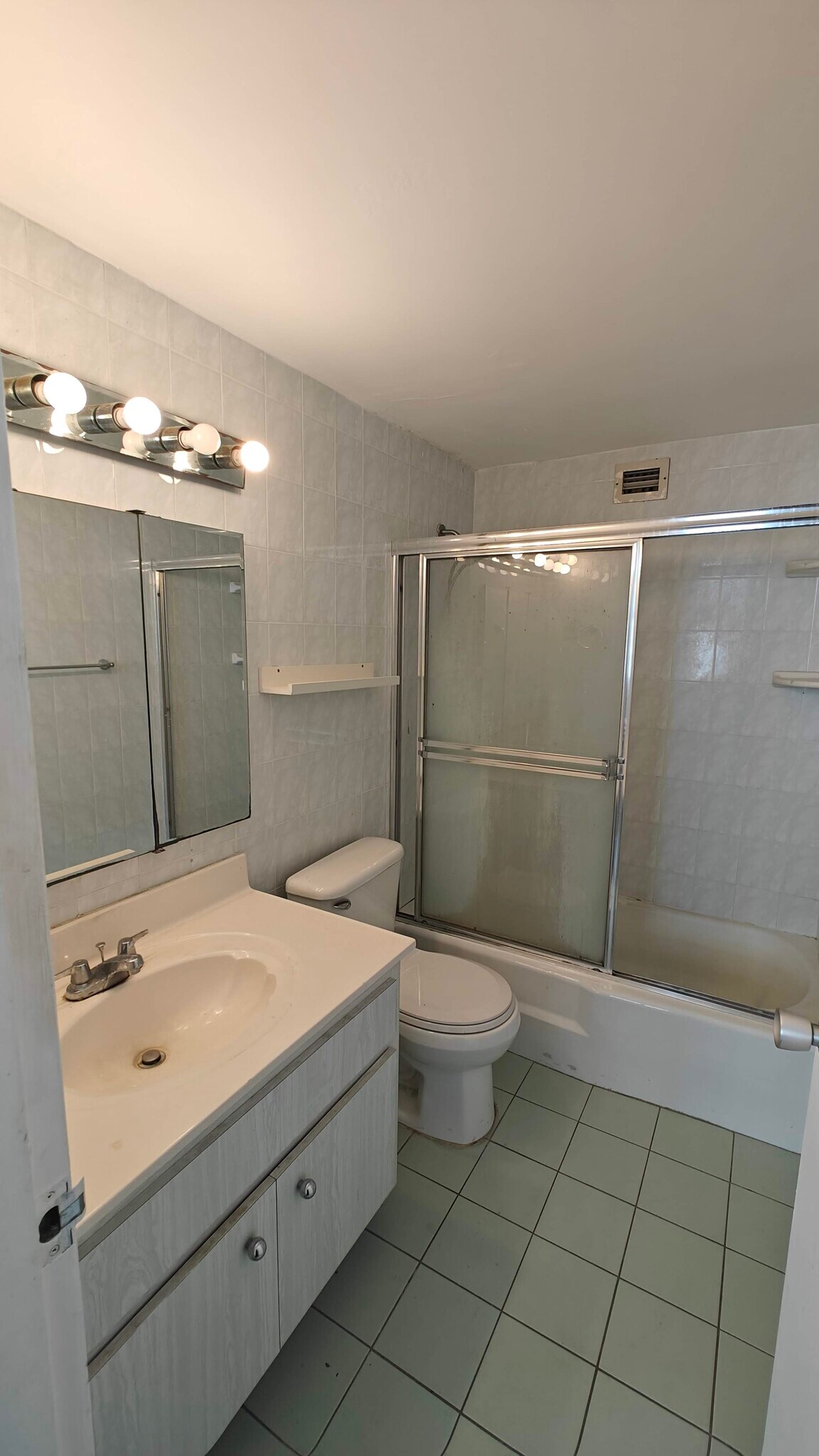 Building Photo - 999 Brickell Bay Dr