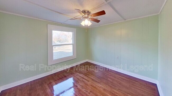 Building Photo - 1030 Oak Dr