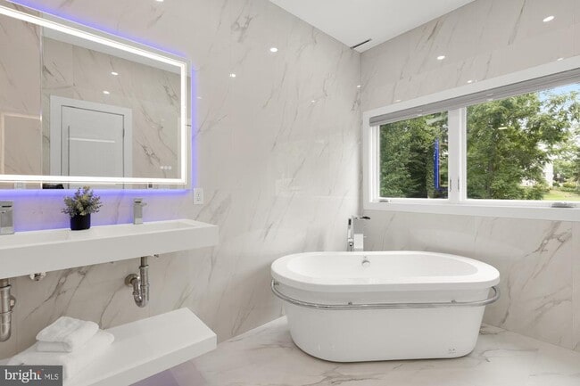 Building Photo - 6309 Bradley Blvd