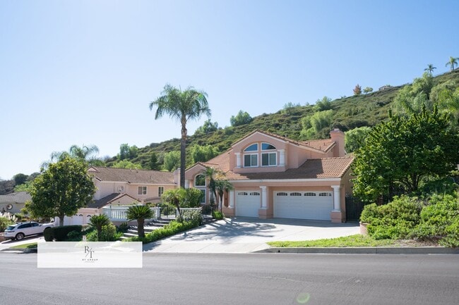 Building Photo - Stunning Remodeled Home in Walnut Valley U...