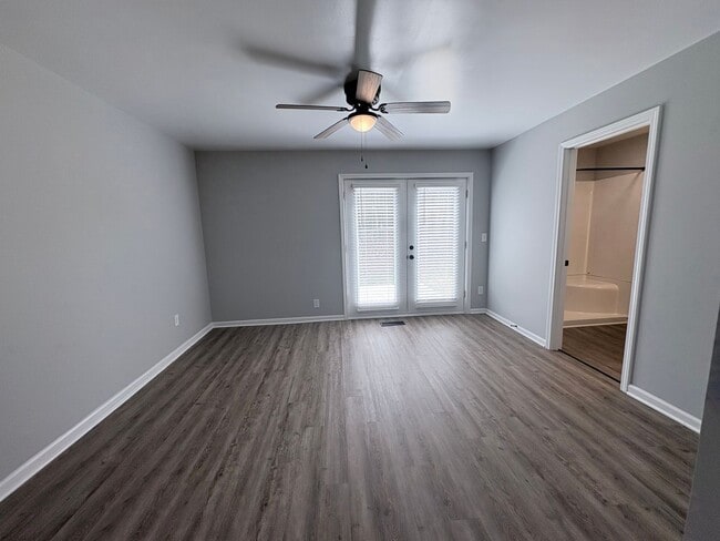 Building Photo - Newly Renovated 3 Bedroom 2 Bath w/ Flex Room Located in a Sought-after Neighborhood!