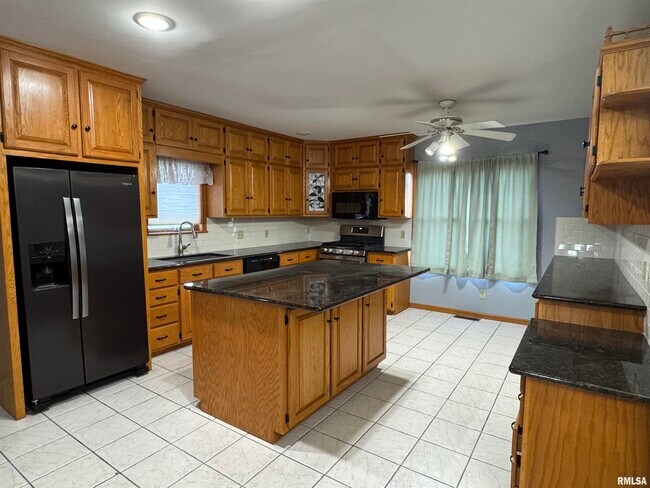 Building Photo - 1020 Brown St