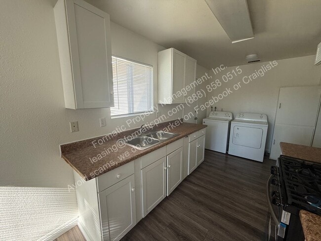 Building Photo - 2328 San Padre Ave