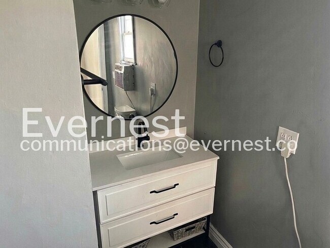 Building Photo - 112 Hanford St