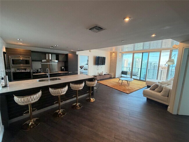 Building Photo - 200 Biscayne Blvd Way