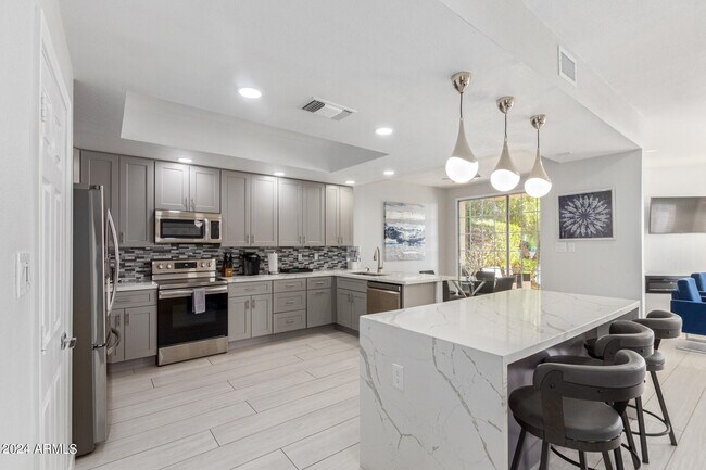 Building Photo - 1413 W Coral Reef Dr