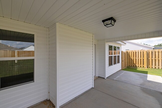 Building Photo - 8850 Snelling Dr
