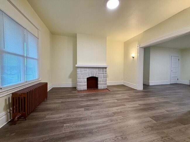 Building Photo - Now showing updated 4BR 1.5 bath house!