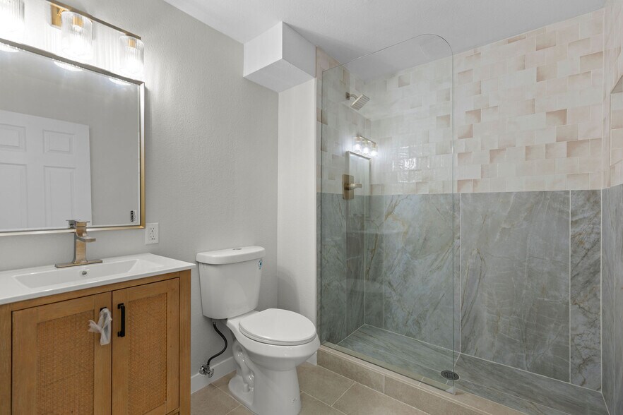 Building Photo - 140 Judson St