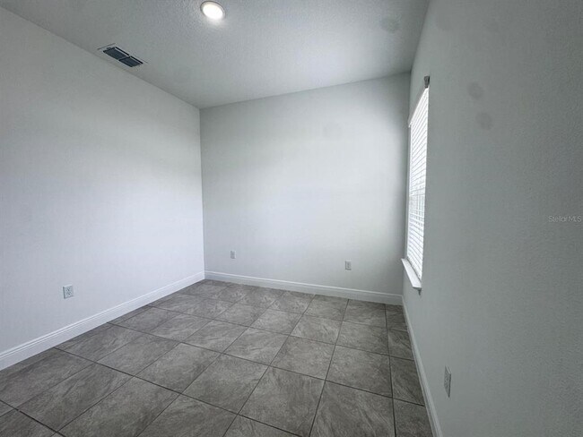 Building Photo - 6142 SW 154th Place Rd