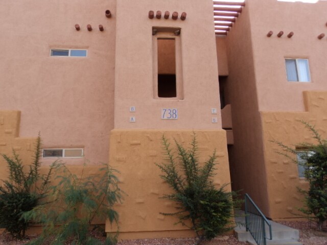 Building Photo - 738 Hardy Way