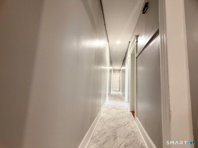 Building Photo - 119 Sherwood Ave