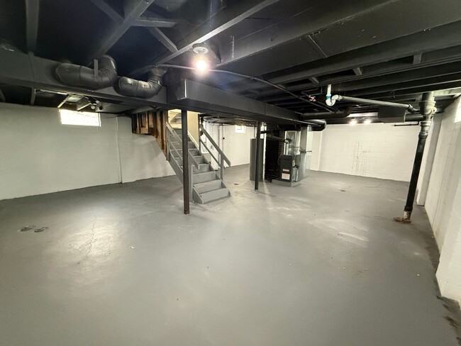Building Photo - Renovated 3-Bedroom Home – We Welcome Sect...