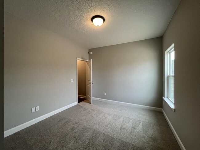 Building Photo - 486 Thorp Circle