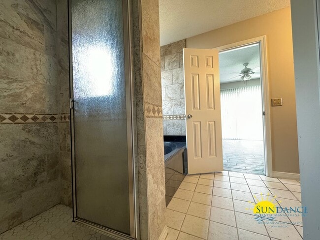 Building Photo - Charming 4-Bedroom Home in Parkwood Place, Bluewater Bay - Cul-de-Sac!