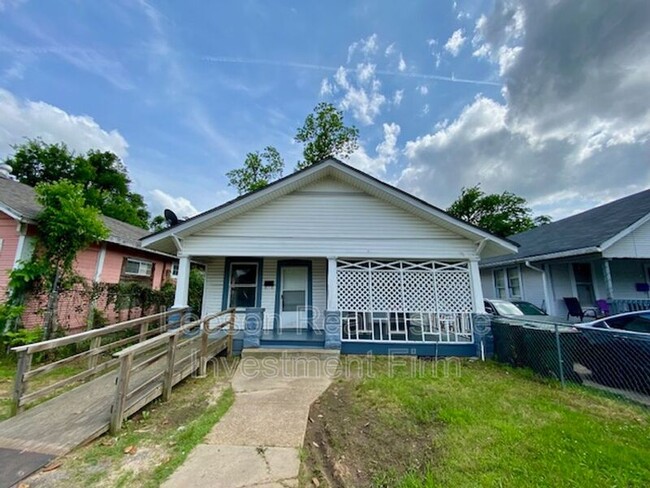 Primary Photo - 2725 Lillian St