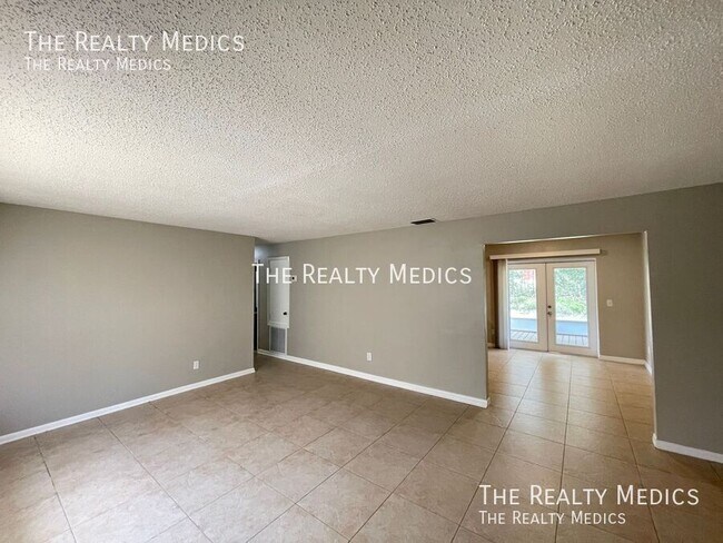 Building Photo - AMAZING 3 Bedroom 2 Bathroom Home In Orlando!