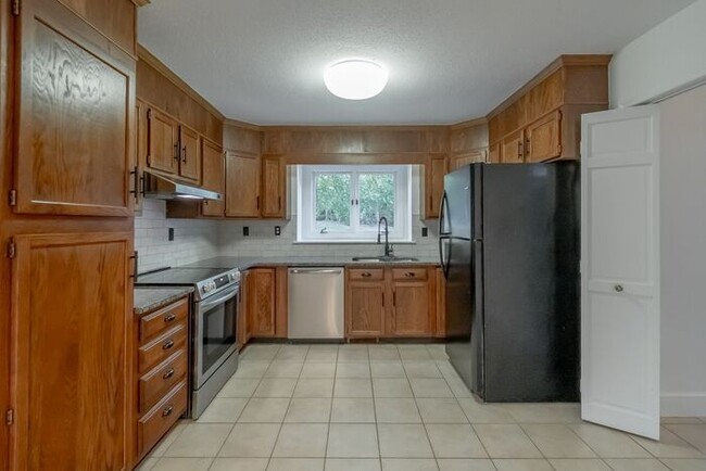 Building Photo - Spacious 4-Bedroom Mint Hill Retreat with Fireplace, 2-Car Garage & 3,600+ Sq Ft