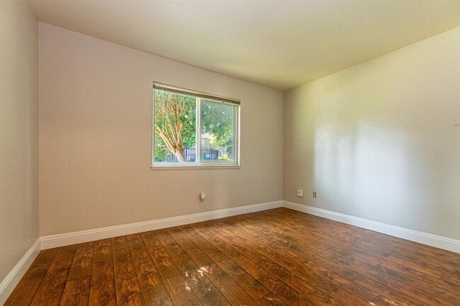 Building Photo - Move-In Ready 1-Bedroom Condo Cobblestone Glen SEE VIDEO