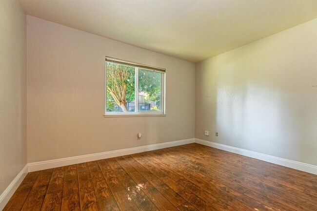 Building Photo - Move-In Ready 1-Bedroom Condo in Cobblestone Glen – $1,495 SEE VIDEO