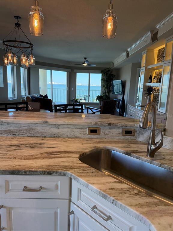 Building Photo - 6025 Sun Blvd