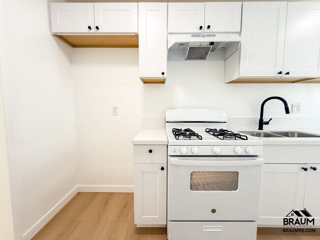 Building Photo - 7339 Woodman Ave