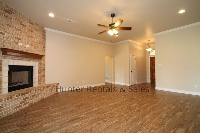 Building Photo - 1104 Wren Cir