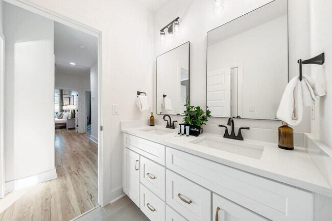 Building Photo - 19901 Charlie Claude Dr