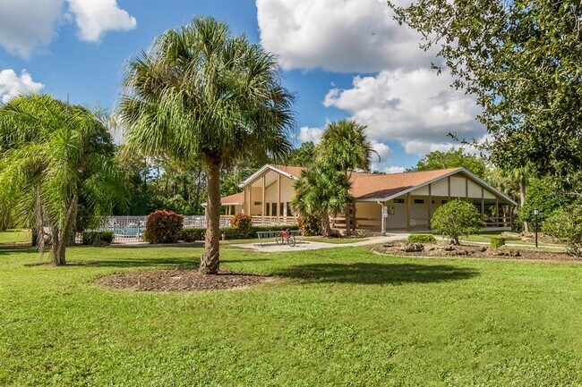 Building Photo - 1229 Lucaya Ave