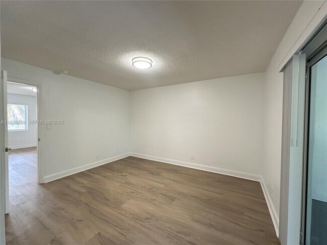 Building Photo - 110 NE 19th Ave