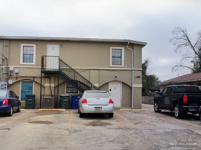 Building Photo - 1013 N Canada Ave
