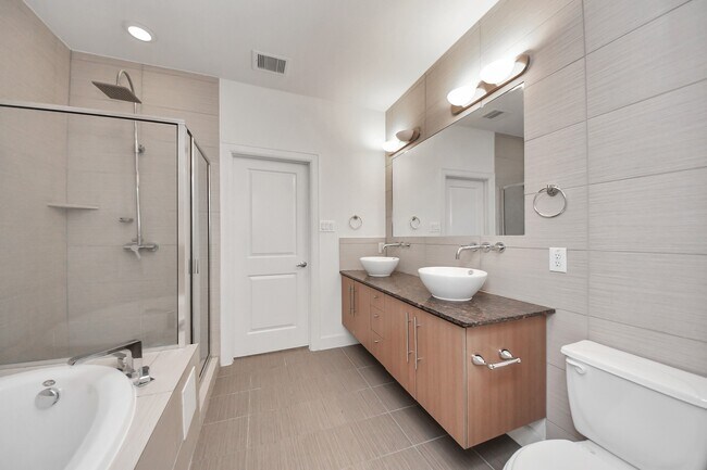 Building Photo - 1403 Delano St