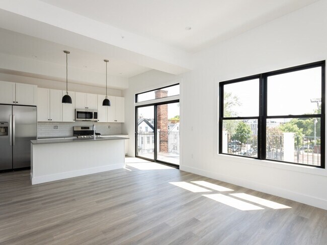 Building Photo - 625 Dorchester Ave