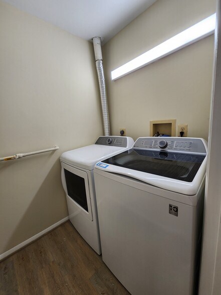 New extra large laundry suit - 7908 Pearlbush Dr